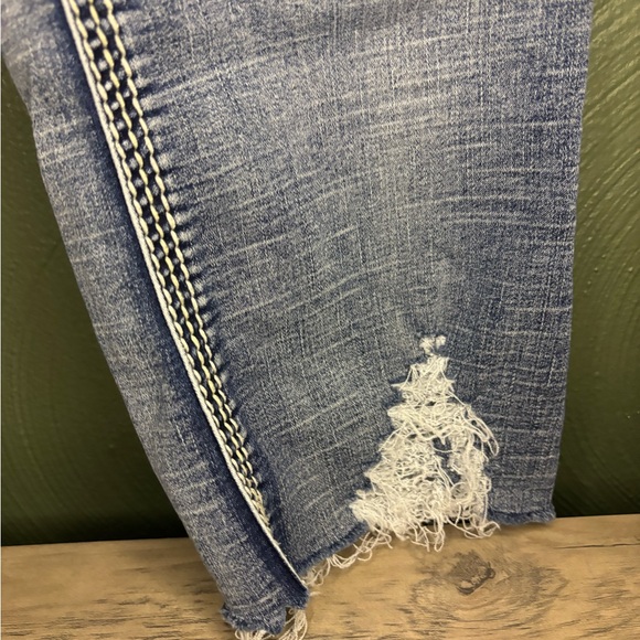 Ariya Distressed Embellished Jeans Sz 7/8 Skinny, Stretchy Y2K low rise - Picture 6 of 12